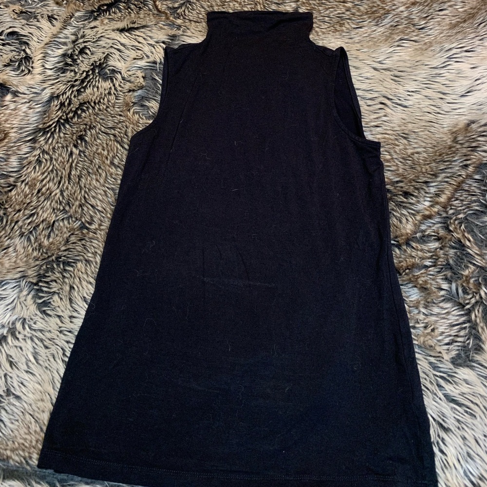 SAKS FIFTH AVENUE
Iconic Slouchy Sleeveless Turtleneck Size XS
